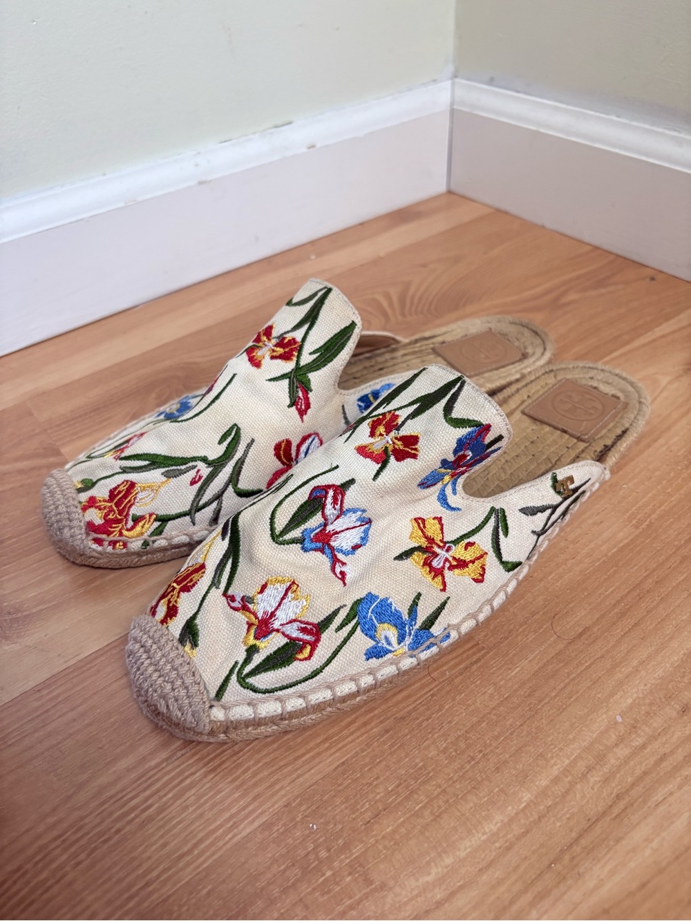 Tory Burch Multicolor Floral Embroidered Canvas Espadrille Mules - Picture 9 of 10
